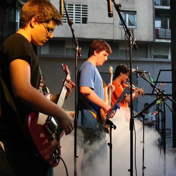 L’Escola de Música Contrapunt del Baix Penedès necessita professor/a de guitarra i combo